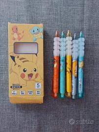5 penne Pokemon colorate Pikachu Charmander ecc...