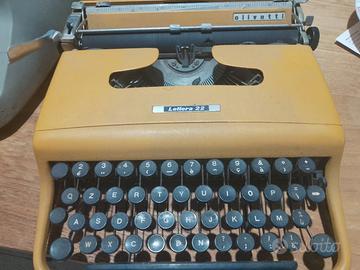 Macchina Olivetti lettera 22