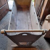 Antica culla a dondolo