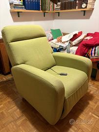 Poltrona motorizzata alzapersona in tessuto