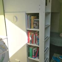 Letto a soppalco con libreria, armadio e scrivania