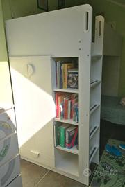 Letto a soppalco con libreria, armadio, scrivania