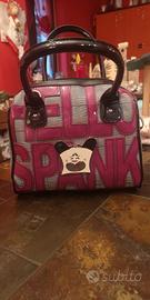 Borsa Hello spank