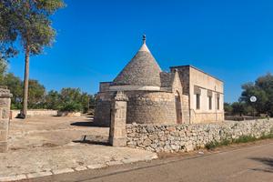 Villa con trullo e terreno in Locorotondo