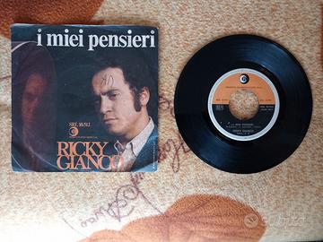 Vecchi 45giri musica artisti anni '60 LOTTO 3