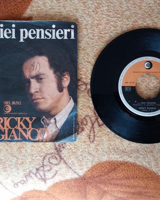 Vecchi 45giri musica artisti anni '60 LOTTO 3