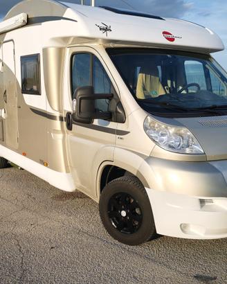 camper semintegrale con letto basculante 