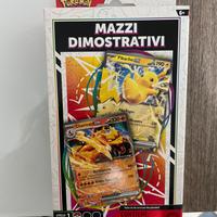 Mazzo carte pokemon pikachu charizard