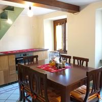 Tavolo in legno con 6 sedie