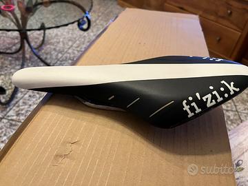 Sella bici corsa - fizik rondine R7