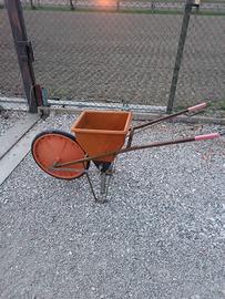 Carriola spargiconcime o spargisale