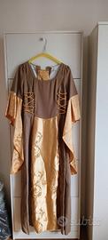 Abito medievale realizzato a mano/costume Medioevo