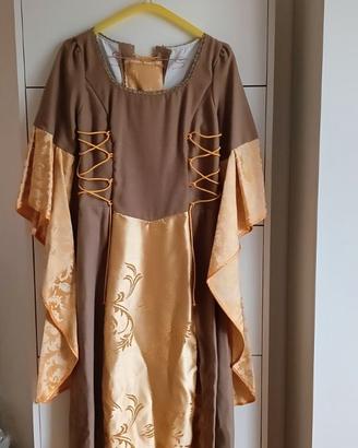 Abito medievale realizzato a mano/costume Medioevo