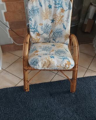poltroncina in vimini stile vintage