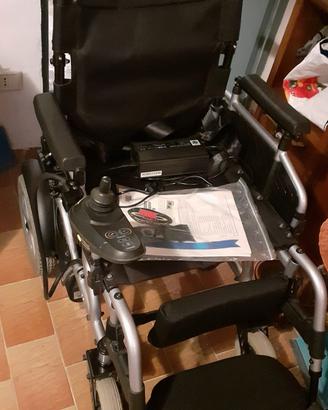 Sedia a rotelle elettrica 
