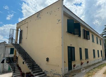Spazioso appartamento 2/3 camere/ giardino privato