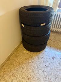 Treno gomme invernali 80%  235/55 R18