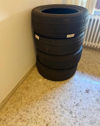 Treno gomme invernali 80%  235/55 R18