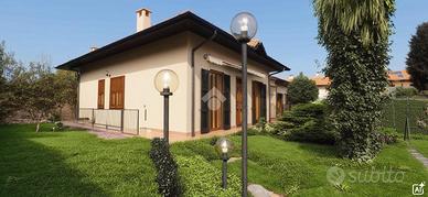 VILLA SINGOLA A LONATE POZZOLO