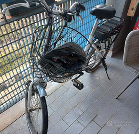 Bici elettrica pieghevole Vivo con pedalata assist