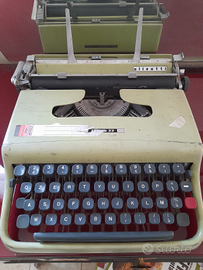 Macchina da scrivere Olivetti Lettera 22