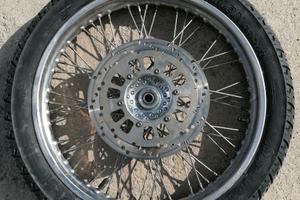 Cerchio 44 raggi anteriore da 19"