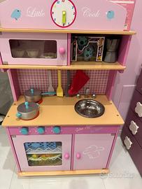 Cucina giocattolo per bambini in legno