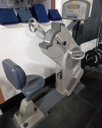 ergometro tecnogym  