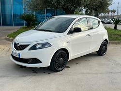 Lancia Ypsilon 1.0 hybrid possibilità noleggio no 