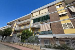 4 LOCALI A NAPOLI