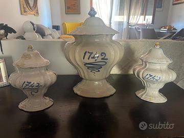 VASI DA FARMACIA CON COPERCHIO, CERRITO SANNITA