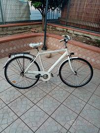 Bicicletta uomo bianca. 