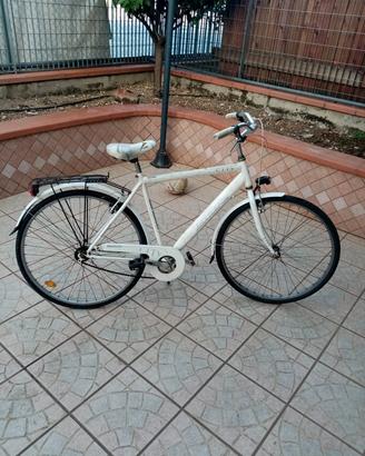 Bicicletta uomo bianca. 