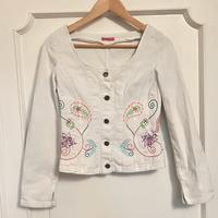 Giubbino jeans bianco e ricami Mariella Burani