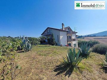 VILLA BIFAMILIARE C.DA BRAIDA A BARAGIANO