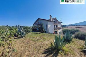 VILLA BIFAMILIARE C.DA BRAIDA A BARAGIANO