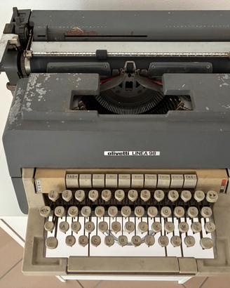 Macchina da scrivere Olivetti linea 98