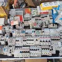 materiale elettrico a stock