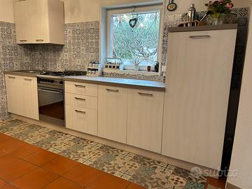 Cucina completa di elettrodomestici