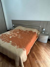 Letto con rete elettrica e Armadio