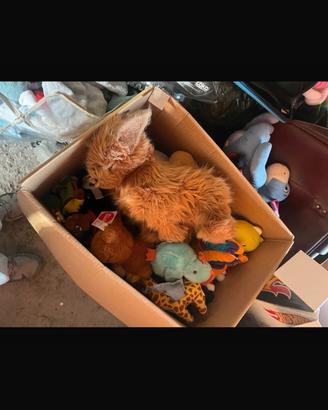 Scatolone con peluches