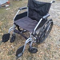 Carrozzina autospinta pieghevole