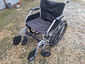 Carrozzina autospinta pieghevole