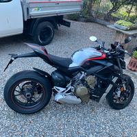 ducati  syreetfighert v4  2020