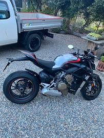 ducati  syreetfighert v4  2020