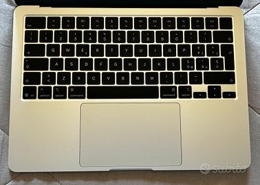 MacBook Air 13" - Argento Nuovo con accessori