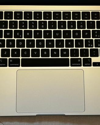 MacBook Air 13" - Argento Nuovo con accessori