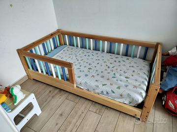 Lettino Montessori in legno con materasso