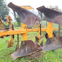 Aratro moro reversibile fuori solco