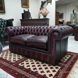 Divani.... poltrone... puff chesterfield nuovi.. 